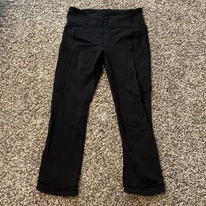 Lululemon cropped legging with pockets and mesh